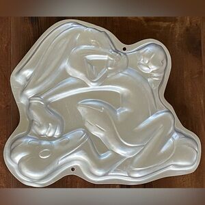 Vintage 1996 Wilton Bugs Bunny Cake Pan
